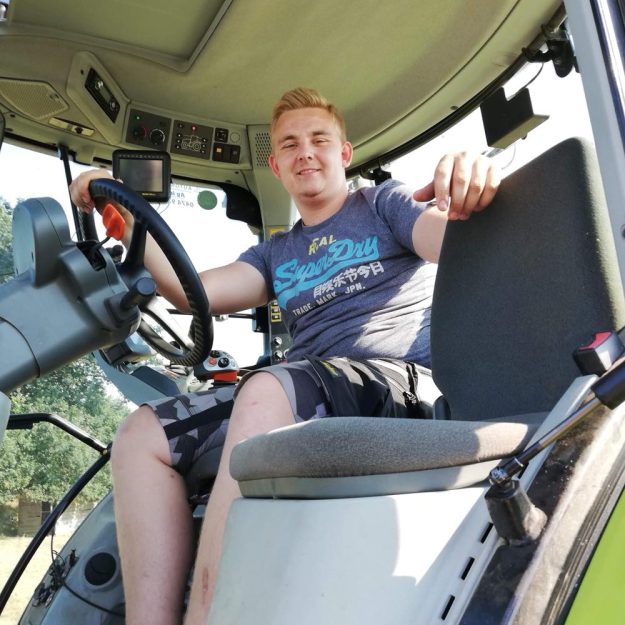 38213720_2048211078826042_4587493399656923136_n